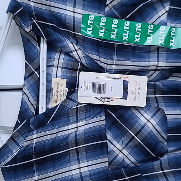 Blue Plaid v-neck high-low blouse, adjustable sleeves - Picture 2 of 5